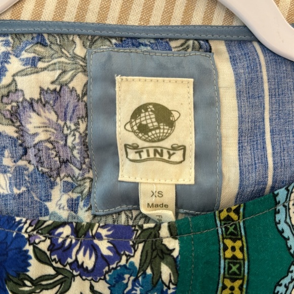 From Anthropologie, boxy 3/4 length sleeve top, size xs - Picture 3 of 3